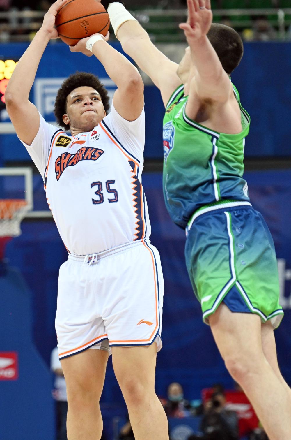 开云体育-转折点！上海久事造点机会，CBA季后赛清晨攻防权衡，质疑声仍在，更衣室氛围转暖的简单介绍